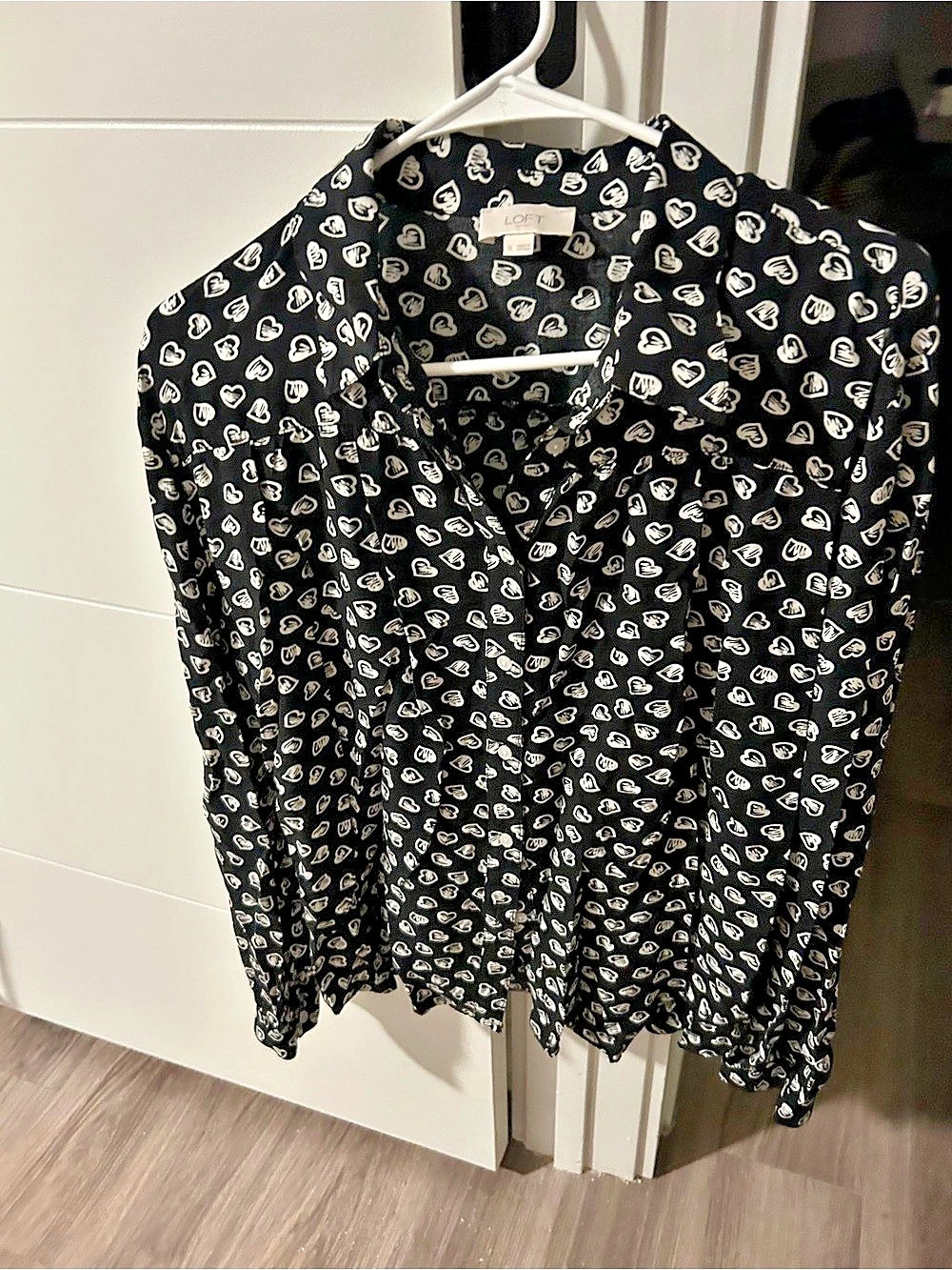 LOFT Heart Print Blouse in Black & White Size Medium Like New